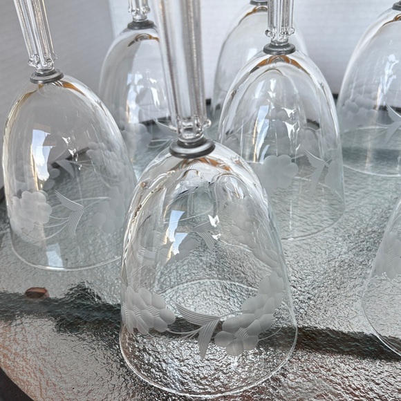 Elegant Clear Wine Glass Set